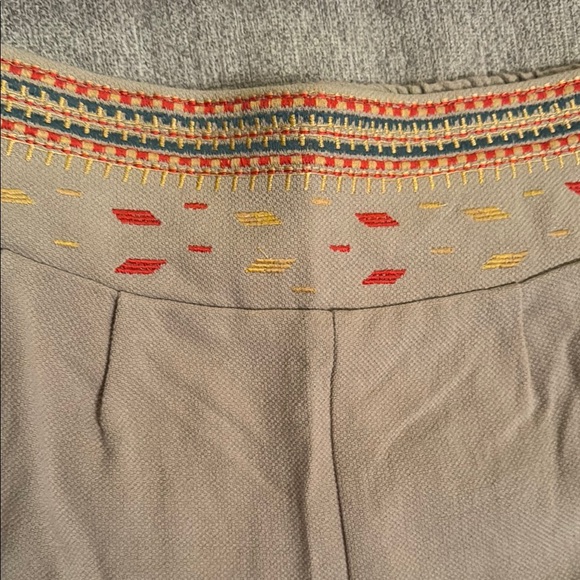 Easel Tan Shorts with Relaxed Fit - NWOT - Size L - Picture 3 of 5